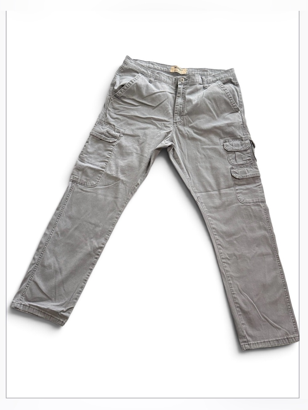 Classic GAP Denim straight-leg jeans in a versatile dark wash. Fit 38x30